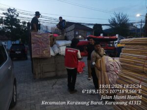 Kemensos Kirim Bantuan Logistik untuk Ribuan Korban Banjir Karawang