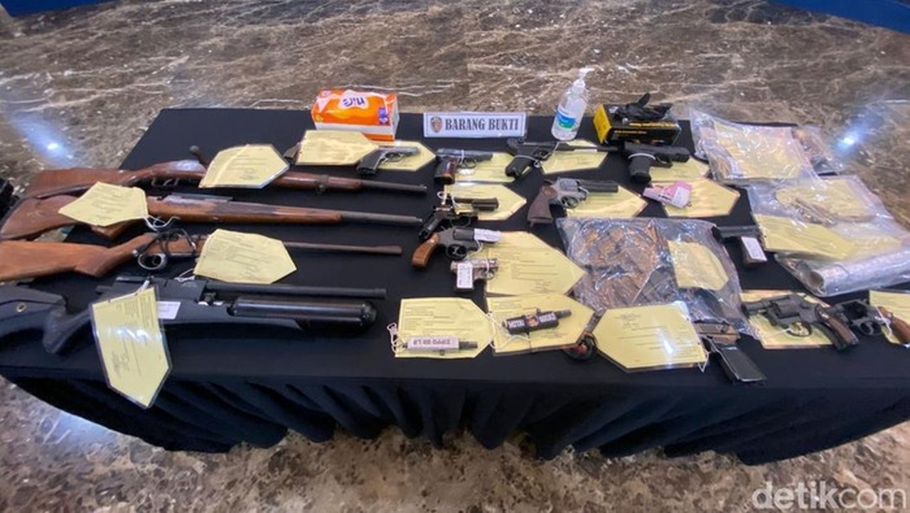 Gudang Senpi Rakitan Dibongkar di Sumedang, Polisi Sita Revolver dan Senapan Laras Panjang