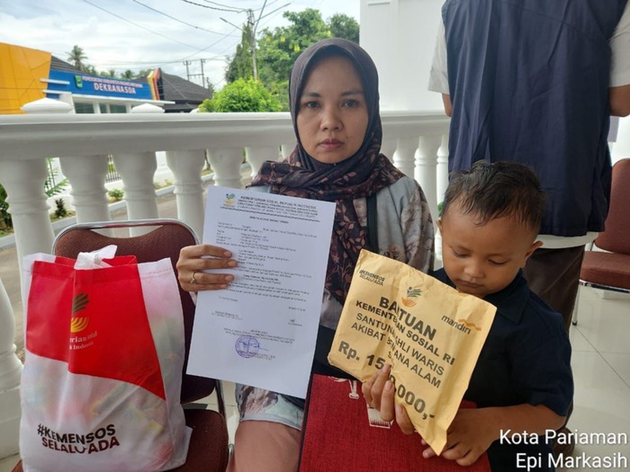 Kemensos, BNPB, dan Pemda Bersinergi Salurkan Santunan Korban Banjir Sumatera