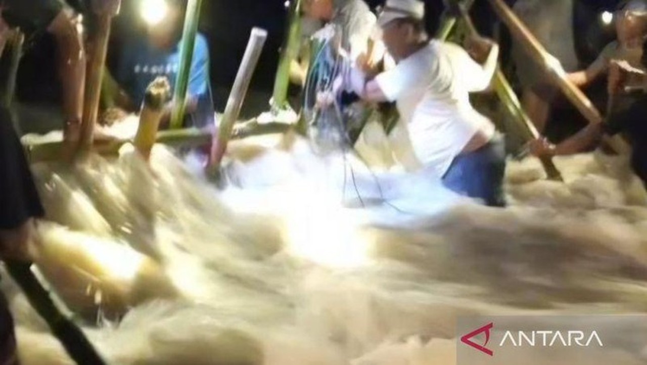 Tanggul Citarum di Muaragembong Jebol, Ratusan Rumah Warga Terendam Banjir Luapan