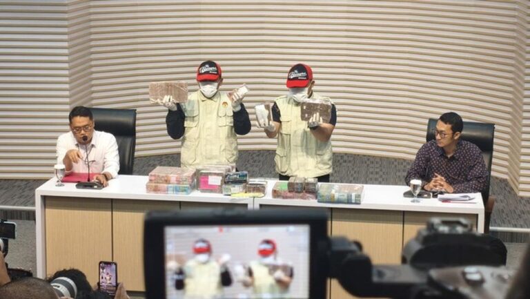 KPK Ungkap Bupati Pati Simpan Duit Pemerasan Rp 2,6 Miliar dalam Karung