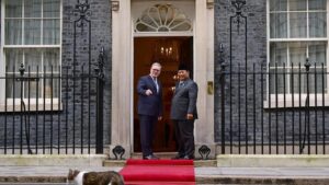 Momen Unik: Larry the Cat Sambut Prabowo di Downing Street Bersama PM Inggris