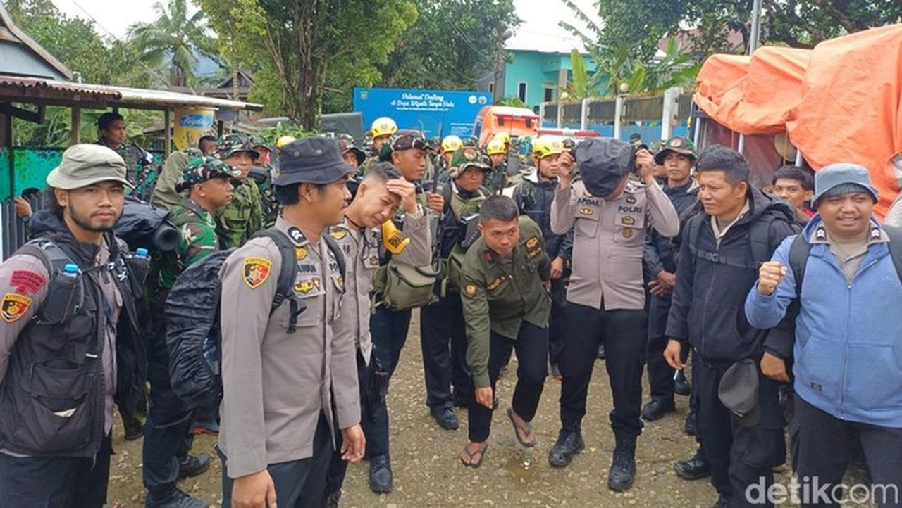 Pesawat ATR Jatuh di Pangkep: Tim SAR Tambah Ahli Mountaineering Cari Korban