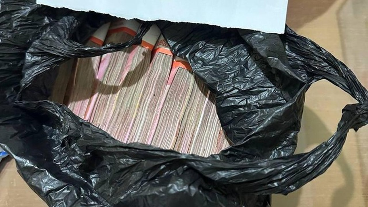 Bupati Pati Sudewo Ditangkap KPK, Uang Miliaran Hasil Pemerasan Disimpan dalam Karung