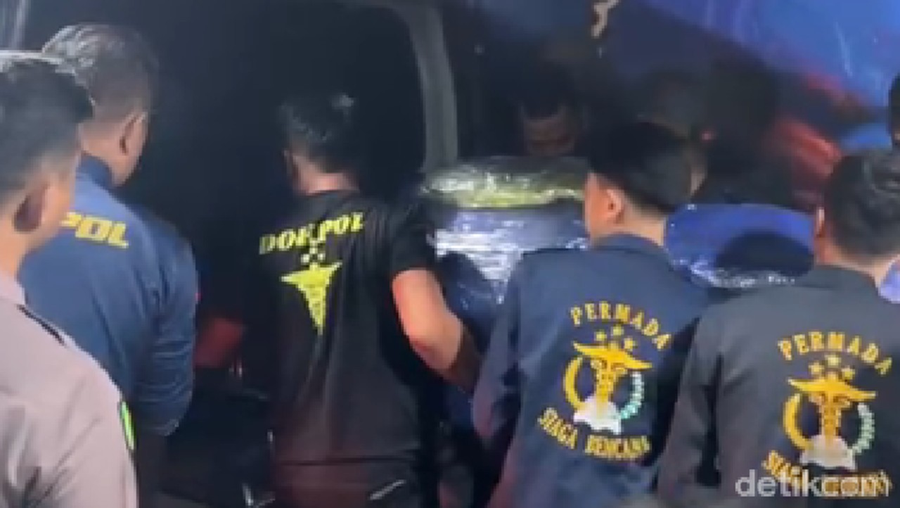 Jenazah Deden Maulana, Pegawai KKP Korban Pesawat ATR 42-500, Akhirnya Teridentifikasi Jenazah Deden Maulana, Pegawai KKP Korban Pesawat ATR 42-500, Akhirnya Teridentifikasi