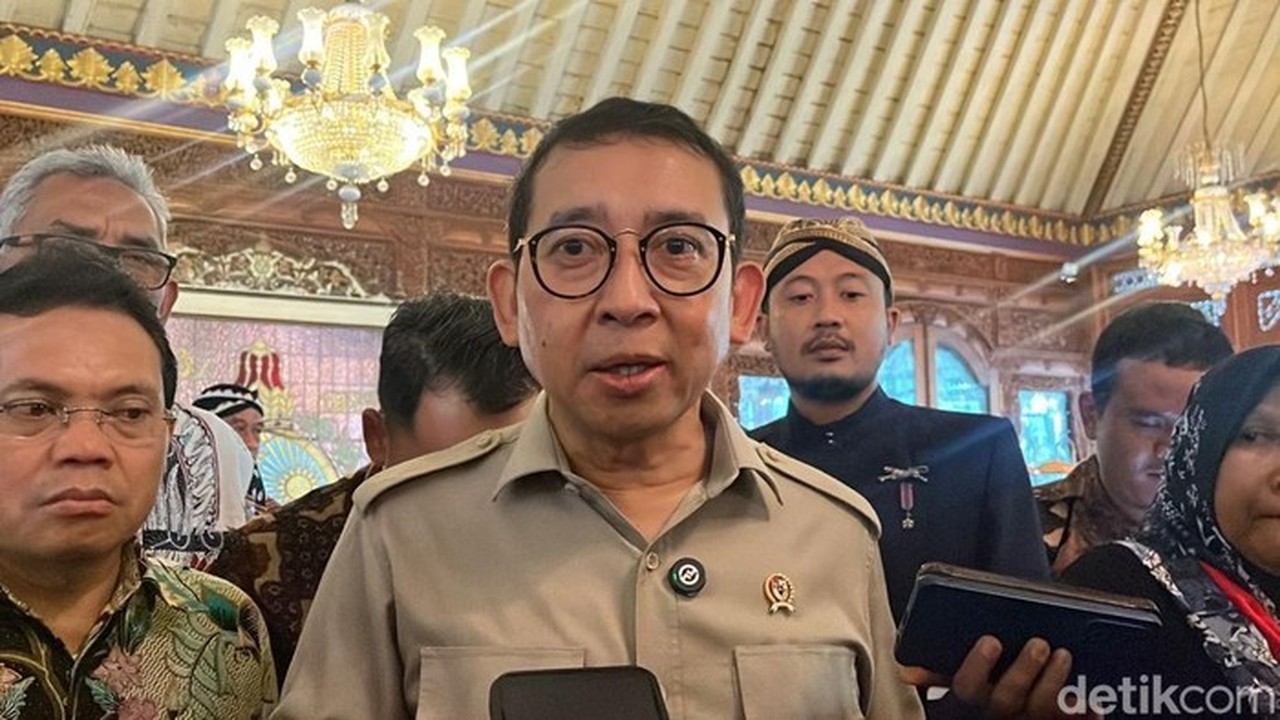Menbud Fadli Zon Tegaskan Tak Akan Intervensi Konflik Internal Keluarga Keraton Solo