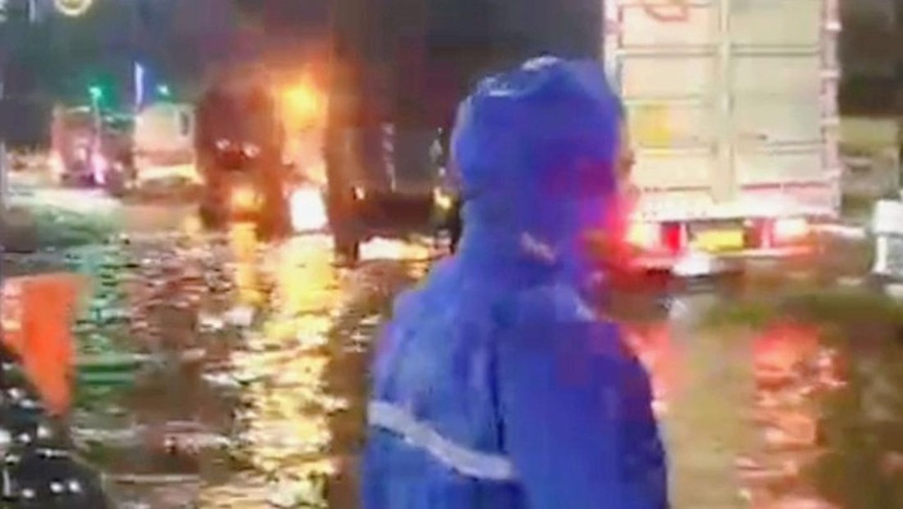 Banjir Situbondo Meluas, Jalur Pantura Tergenang dan Lalu Lintas Macet Parah