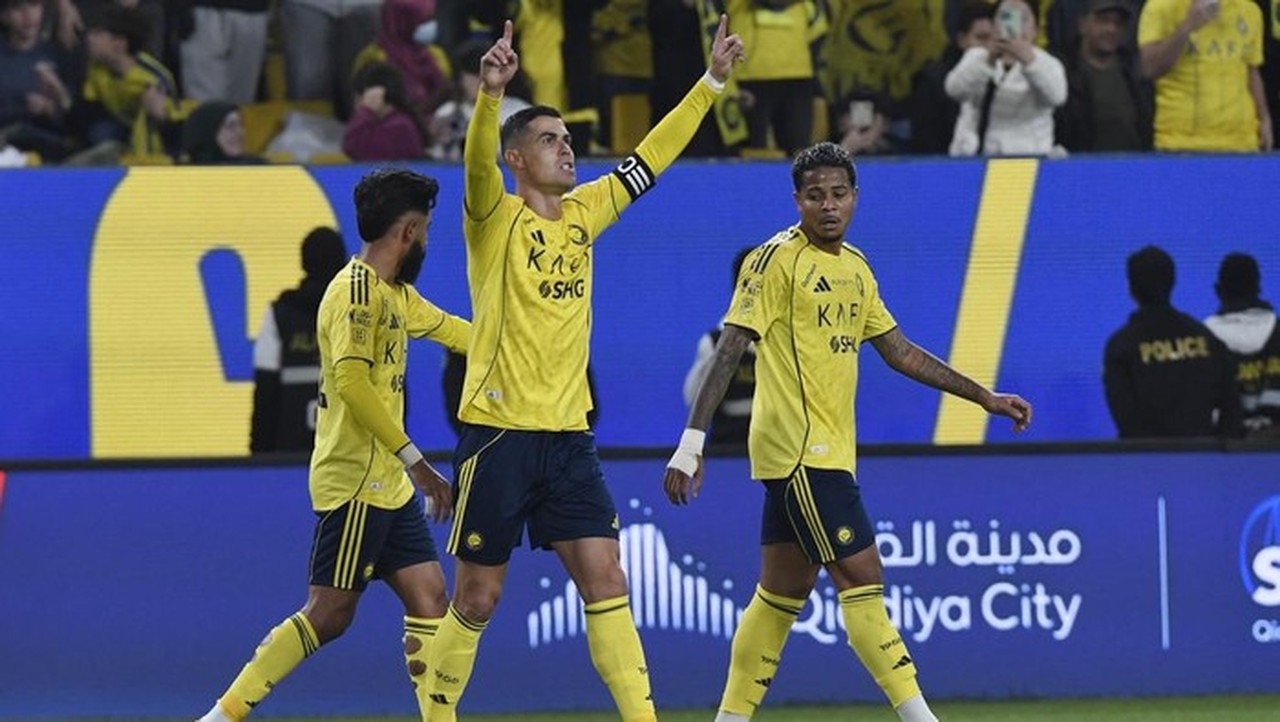 Cristiano Ronaldo Cetak Gol, Al Nassr Taklukkan Damac 2-1 di Liga Arab Saudi Cristiano Ronaldo Cetak Gol, Al Nassr Taklukkan Damac 2-1 di Liga Arab Saudi
