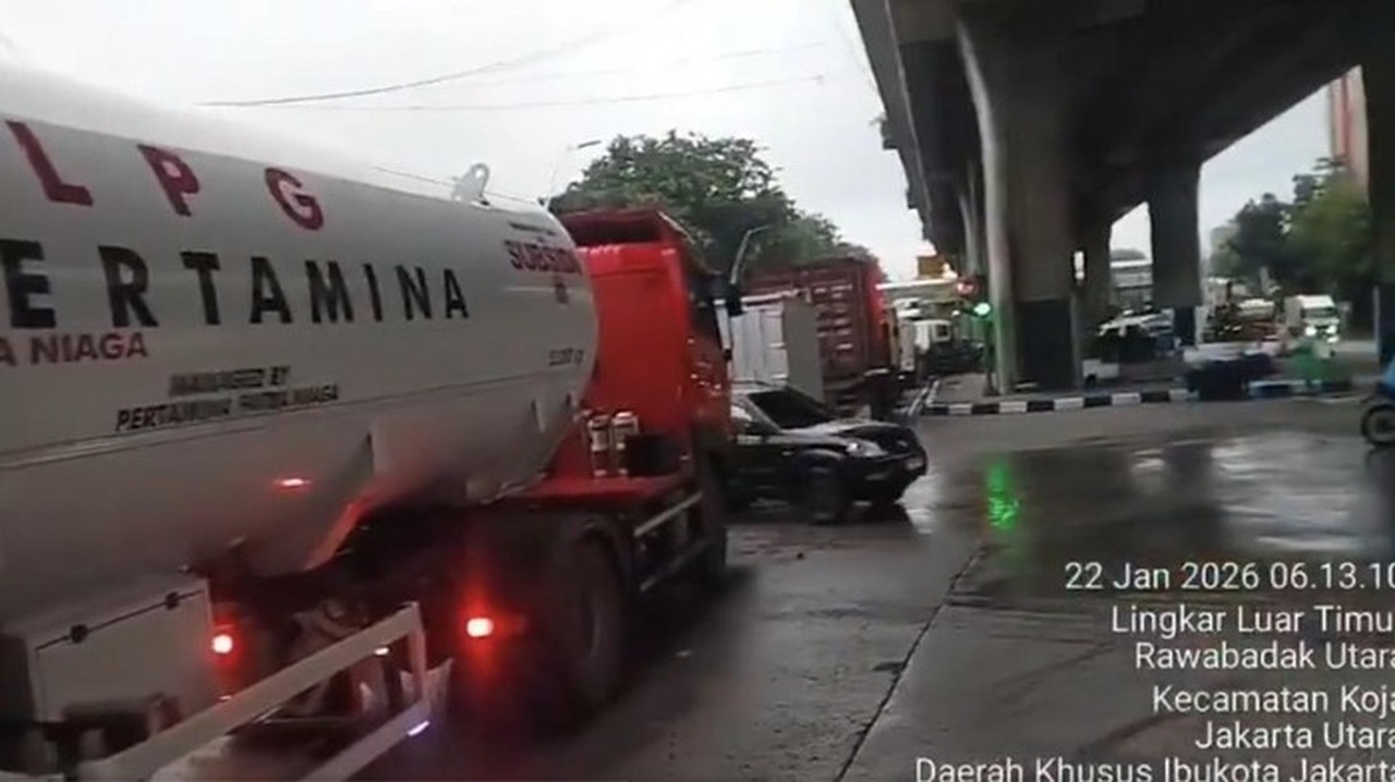 Gangguan Pintu Masuk Pelabuhan Priok Sebabkan Macet Parah di Jalan Yos Sudarso Jakut