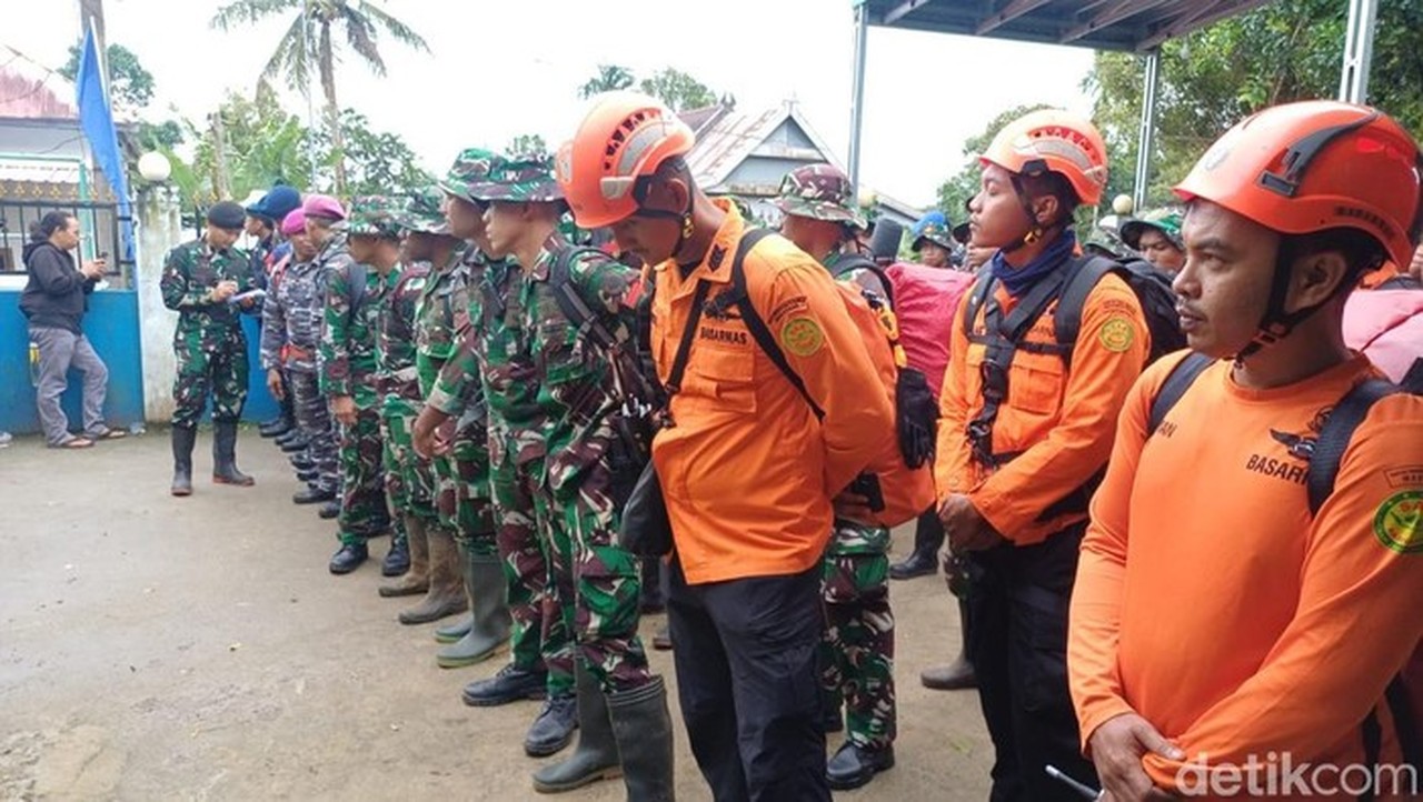 Hari ke-6 Pencarian Korban ATR 42-500, Tim Gabungan Sisir Lereng Gunung Bulusaraung