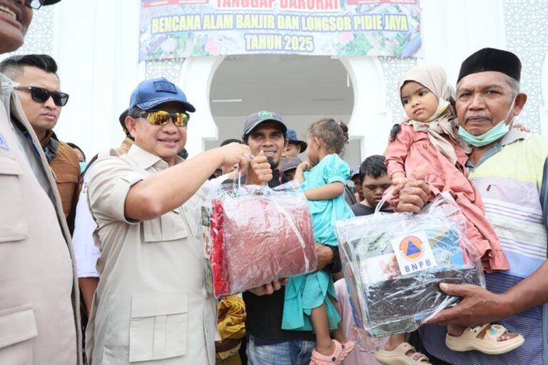 Tito Karnavian Salurkan Bantuan untuk Percepatan Pemulihan Pascabencana di Pidie Jaya