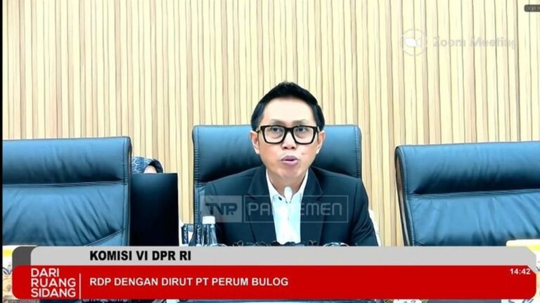 Eko Patrio Kembali Pimpin Rapat Komisi VI DPR Setelah Dinonaktifkan 4 Bulan Eko Patrio Kembali Pimpin Rapat Komisi VI DPR Setelah Dinonaktifkan 4 Bulan