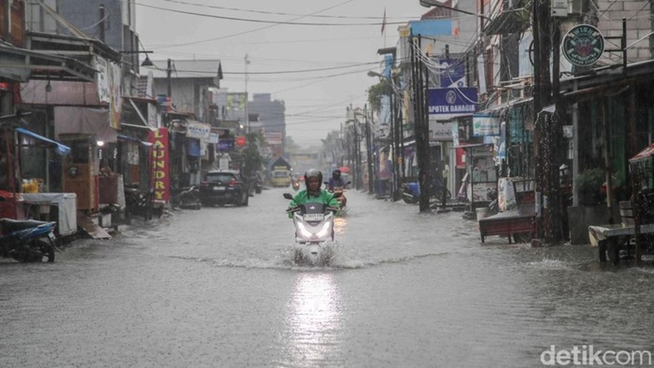 Banjir Landa Bekasi, 9 Titik Terendam Air Setinggi 90 Cm Akibat Cuaca Ekstrem Banjir Landa Bekasi, 9 Titik Terendam Air Setinggi 90 Cm Akibat Cuaca Ekstrem