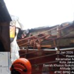 Atap Rumah di Matraman Roboh Akibat Hujan Deras, Satu Warga Terluka