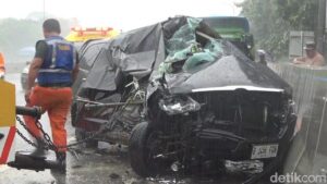 Kepala Bagian Kesra Pemkab Bekasi Meninggal dalam Kecelakaan Maut di Tol Cipularang KM 83