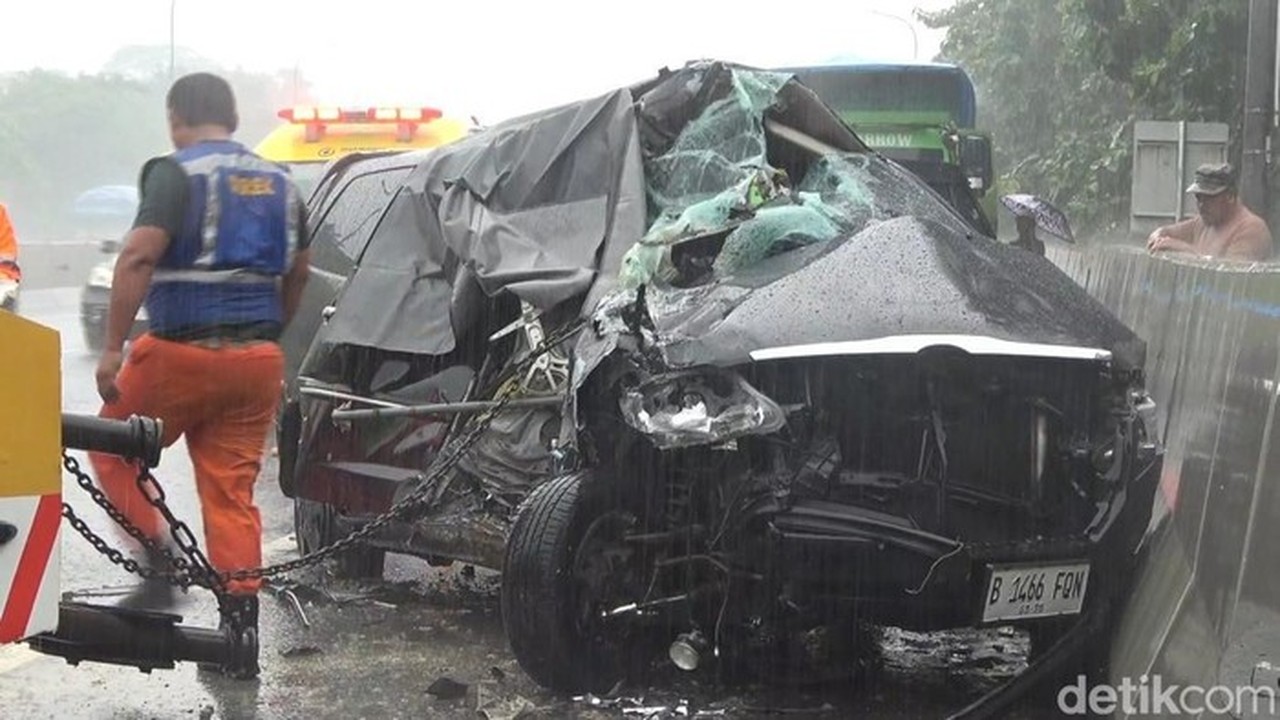Kepala Bagian Kesra Pemkab Bekasi Meninggal dalam Kecelakaan Maut di Tol Cipularang KM 83 Kepala Bagian Kesra Pemkab Bekasi Meninggal dalam Kecelakaan Maut di Tol Cipularang KM 83