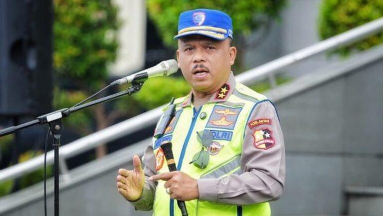 Sopir Truk Kawal Panther ‘Jalan Sendiri’ di Tol Japek, Kakorlantas Apresiasi Tinggi Sopir Truk Kawal Panther ‘Jalan Sendiri’ di Tol Japek, Kakorlantas Apresiasi Tinggi