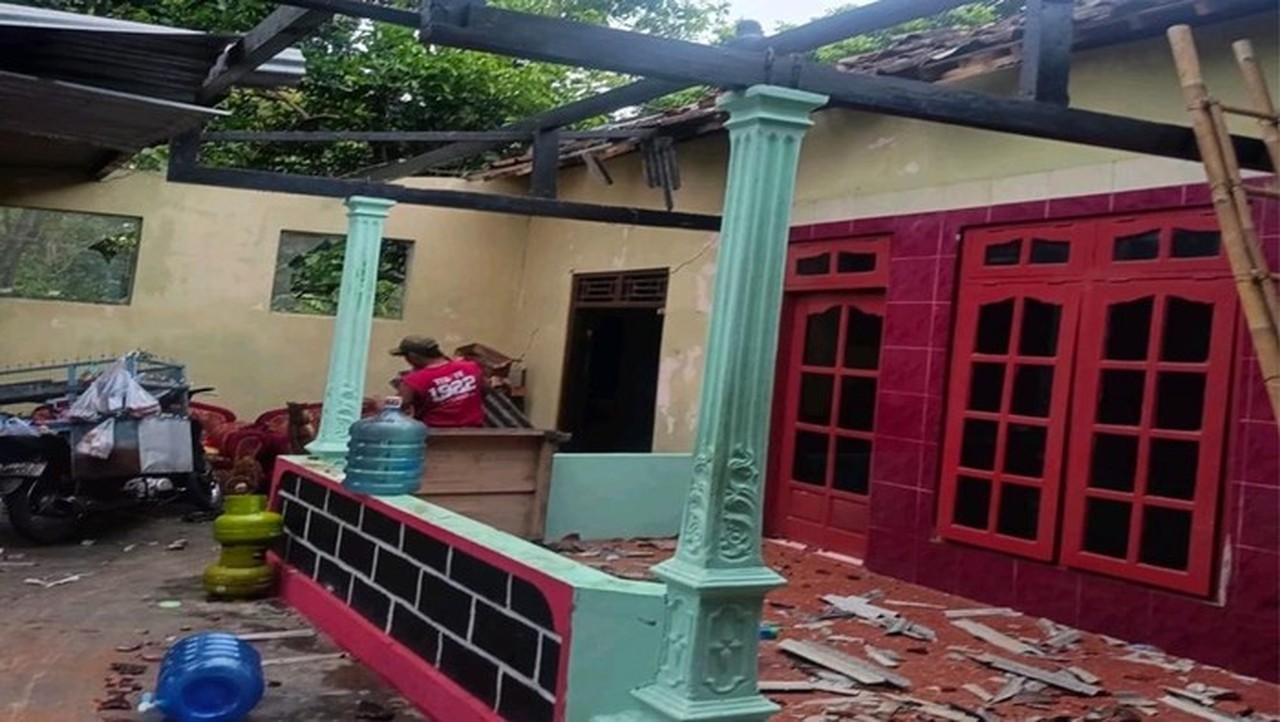 Kemensos Salurkan Bantuan Kedaruratan untuk Korban Puting Beliung di Karanganyar