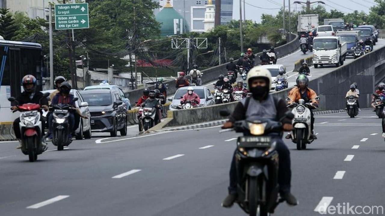 Flyover Pesing Jakarta Barat: Maut Kecelakaan dan Banjir Akibat Saluran Tersumbat Flyover Pesing Jakarta Barat: Maut Kecelakaan dan Banjir Akibat Saluran Tersumbat
