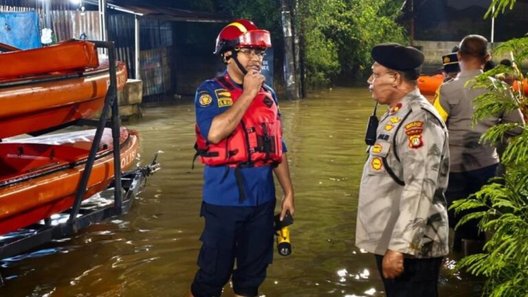 Puluhan Titik di Tangerang Terendam Banjir, Ketinggian Air Mencapai 1,2 Meter Akibat Hujan Deras