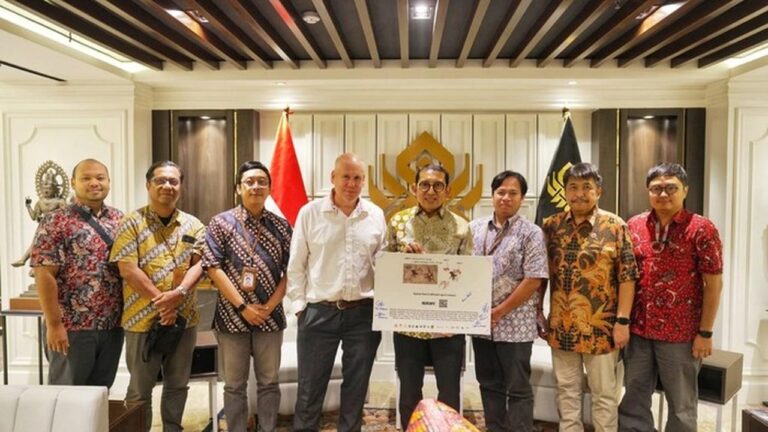 Lukisan Gua Tertua Dunia Ditemukan di Sultra, Menbud: Indonesia Episentrum Peradaban Awal Manusia