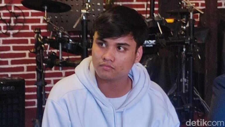 Kuasa Hukum: Ressa Rizky Ngaku Sempat Jadi Sopir Neneknya, Emilia Contessa, Digaji Rp 2,5 Juta Kuasa Hukum: Ressa Rizky Ngaku Sempat Jadi Sopir Neneknya, Emilia Contessa, Digaji Rp 2,5 Juta