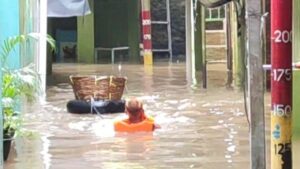 Banjir Kiriman Bogor Rendam Kebon Pala Jakarta Timur, Ketinggian Air Capai 130 Cm
