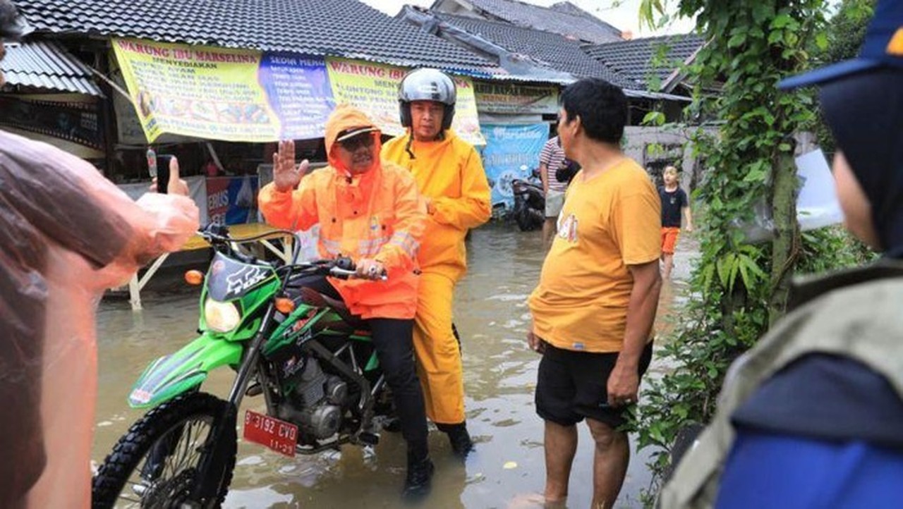 Tinggi Muka Air Sungai Cisadane Naik, Sirene Siaga 3 Berbunyi di Tangerang