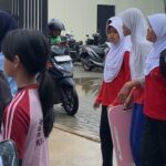 Viral Siswa SMPN Depok Bawa Meja dari Rumah Meski Sekolah Baru Direnovasi Rp 28 Miliar