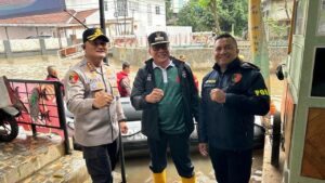 Banjir Pela Mampang: Polres Jaksel Siagakan Perahu Karet Bantu Mobilitas Warga
