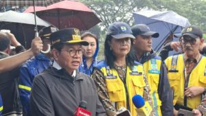 Pramono Anung Tinjau Pintu Air Cengkareng Drain Siaga 1, Pastikan Aliran Air Lancar