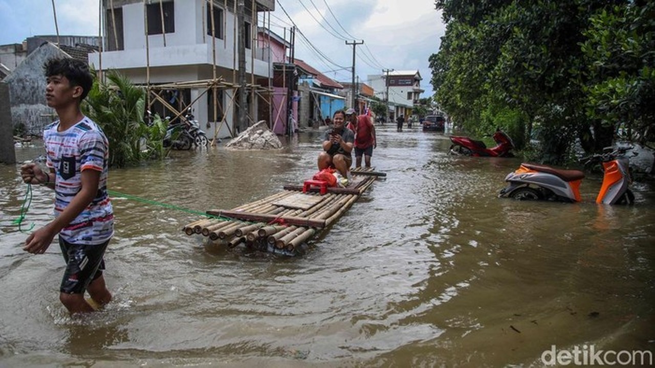 17 Titik di Kota Bekasi Terendam Banjir, Ketinggian Air Capai 1,5 Meter