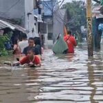 Banjir Duri Kosambi Jakarta Barat: Air Capai 1 Meter, Warga Terpaksa Mengungsi ke Lantai Dua