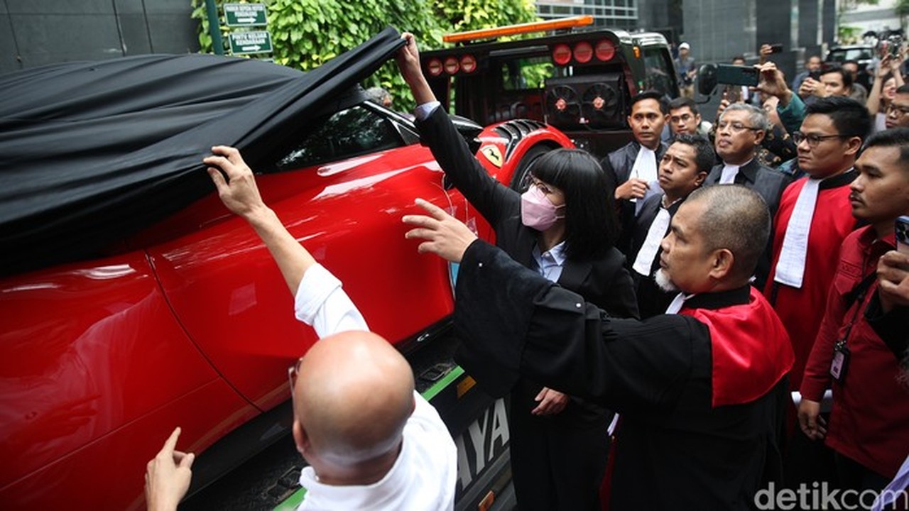 Terdakwa Suap Migor Miliki 22 Mobil Mewah, Termasuk Ferrari dan Porsche