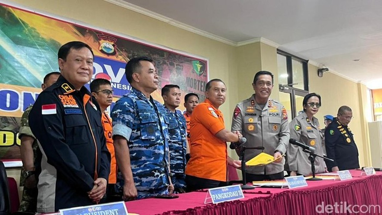 Pramugari Esther Aprilita Teridentifikasi Sebagai Korban Ketiga Jatuhnya Pesawat ATR 42-500 Pramugari Esther Aprilita Teridentifikasi Sebagai Korban Ketiga Jatuhnya Pesawat ATR 42-500