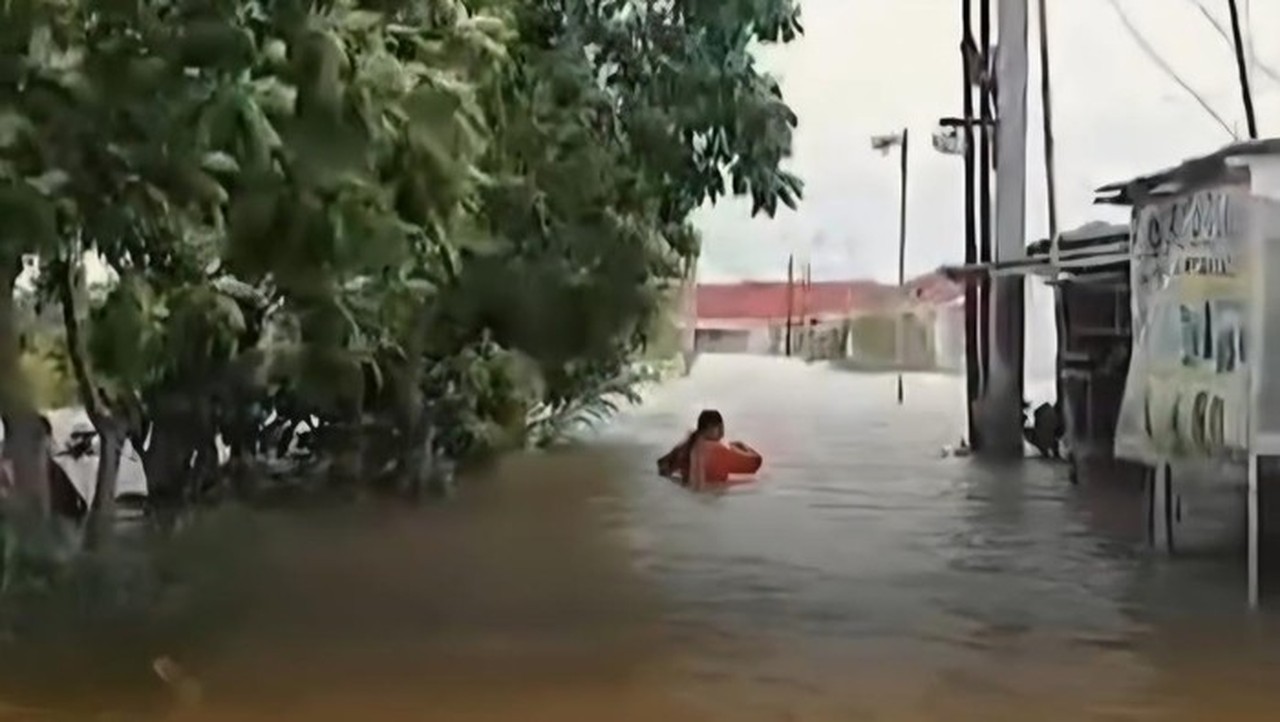 Banjir 2 Meter di Bekasi, 3.000 Keluarga Desa Sukamekar Terpaksa Mengungsi