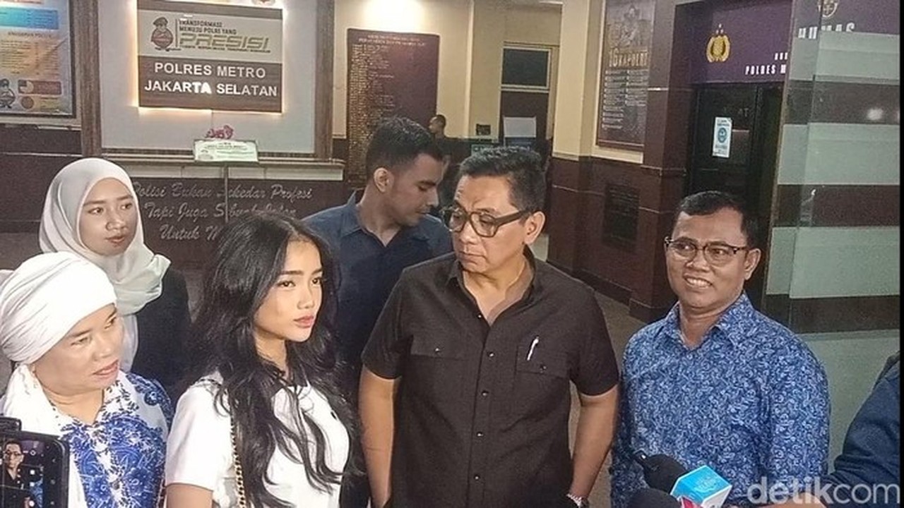 Fuji Ungkap Trauma Psikologis Akibat Penggelapan Dana Rp 1 Miliar oleh Eks Rekan Kerja Fuji Ungkap Trauma Psikologis Akibat Penggelapan Dana Rp 1 Miliar oleh Eks Rekan Kerja