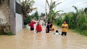 Banjir 1,5 Meter Rendam Lima Kampung di Pamarayan Serang, Polisi Turun Tangan