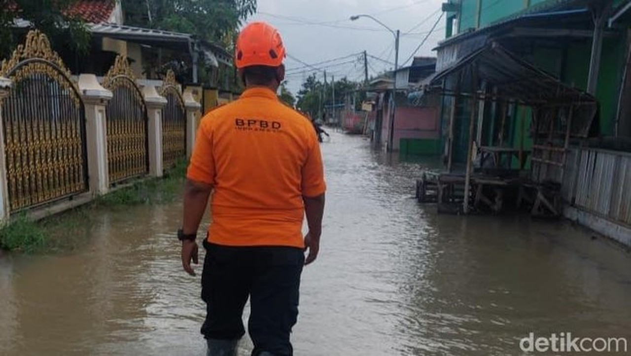 Banjir Luap Sungai Pembuang Bugel Rendam 225 Rumah di Indramayu