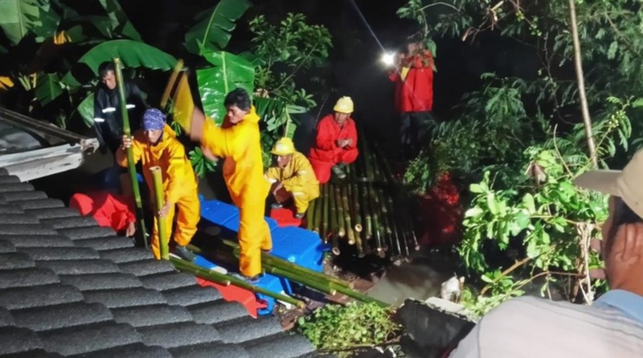 Tanggul Kali Angke Jebol, Banjir di Pinang Tangerang Mulai Surut Setelah Perbaikan Darurat Tanggul Kali Angke Jebol, Banjir di Pinang Tangerang Mulai Surut Setelah Perbaikan Darurat