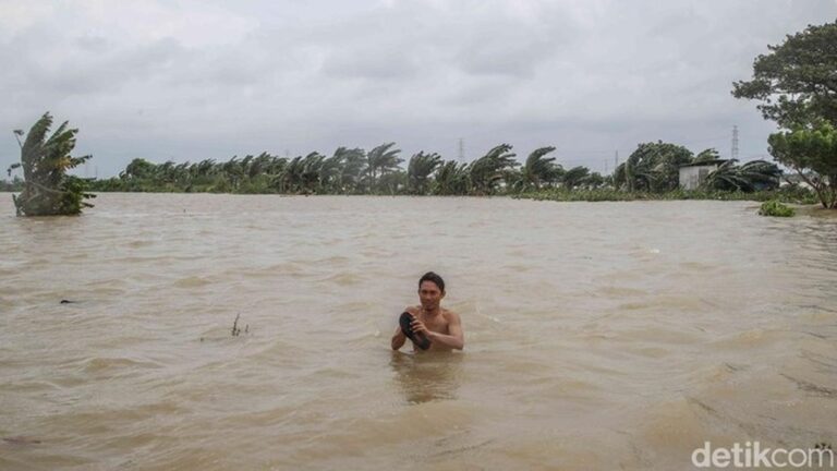 Banjir Sukawangi Bekasi Meluas, Ribuan Keluarga Terpaksa Mengungsi Akibat Luapan Kali CBL Banjir Sukawangi Bekasi Meluas, Ribuan Keluarga Terpaksa Mengungsi Akibat Luapan Kali CBL