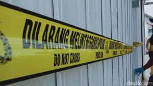 Tembok GOR Kemayoran Roboh, 11 Motor Warga Tertimpa