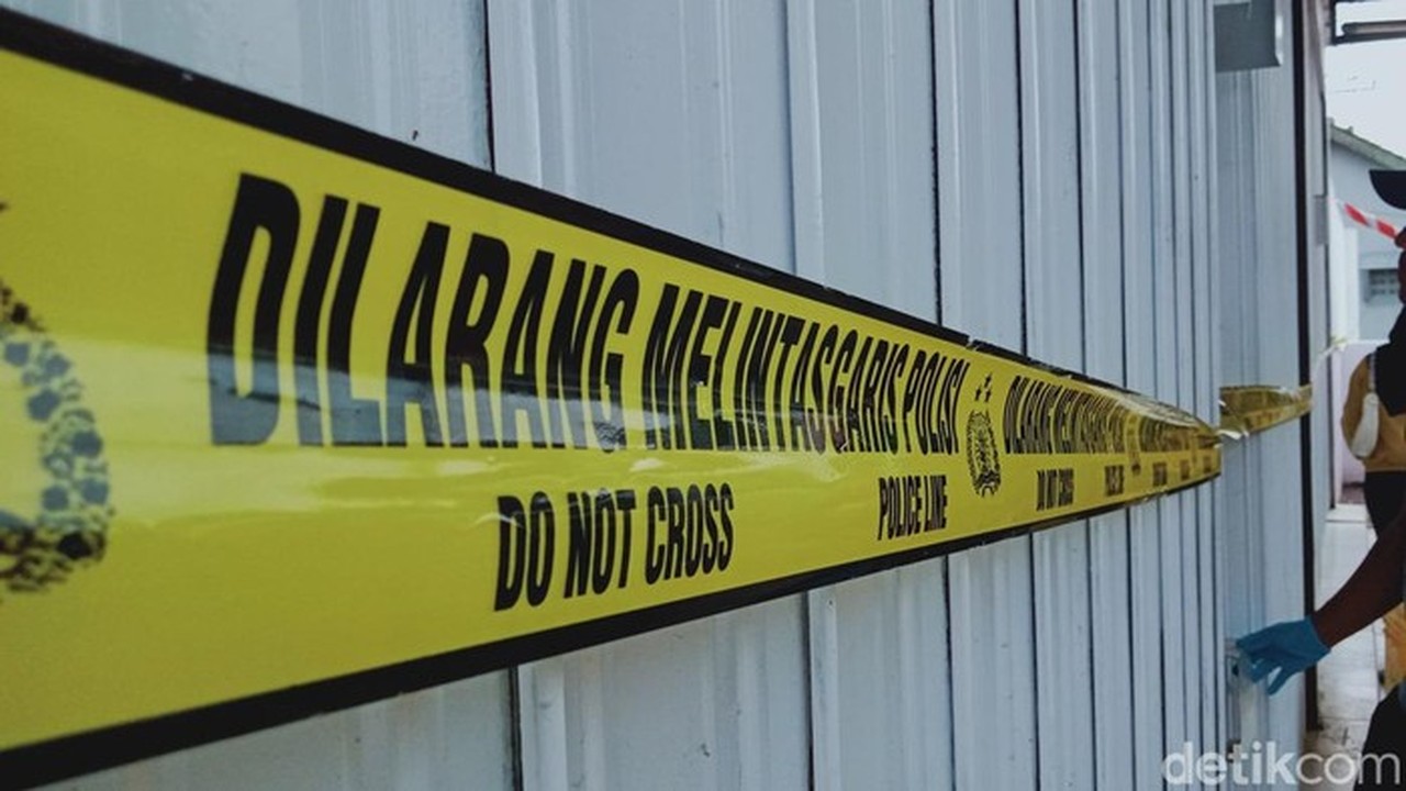 Tembok GOR Kemayoran Roboh, 11 Motor Warga Tertimpa