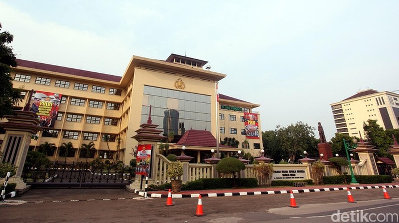 Kapolri Jenderal Listyo Sigit Prabowo Lakukan Rotasi Jabatan Kapolda Sumsel hingga Papua Barat Kapolri Jenderal Listyo Sigit Prabowo Lakukan Rotasi Jabatan Kapolda Sumsel hingga Papua Barat