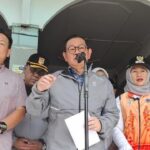 Pramono Anung Imbau Warga Rawa Buaya Tak Buang Sampah Sembarangan di Tengah Banjir