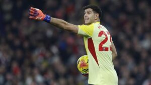 Inter Milan Bidik Emiliano Martinez, Yann Sommer Terancam Tersingkir