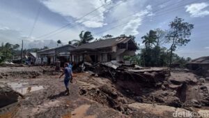 Banjir Bandang Terjang Lereng Gunung Slamet, Tiga Wilayah Terdampak Parah