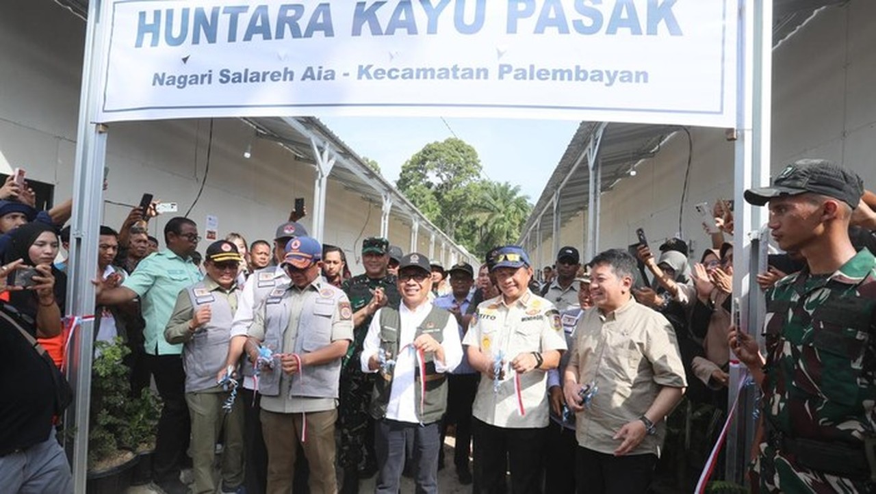 Tito Karnavian Resmikan Huntara di Agam, Perluas Bantuan Korban Bencana Pascabencana Sumbar