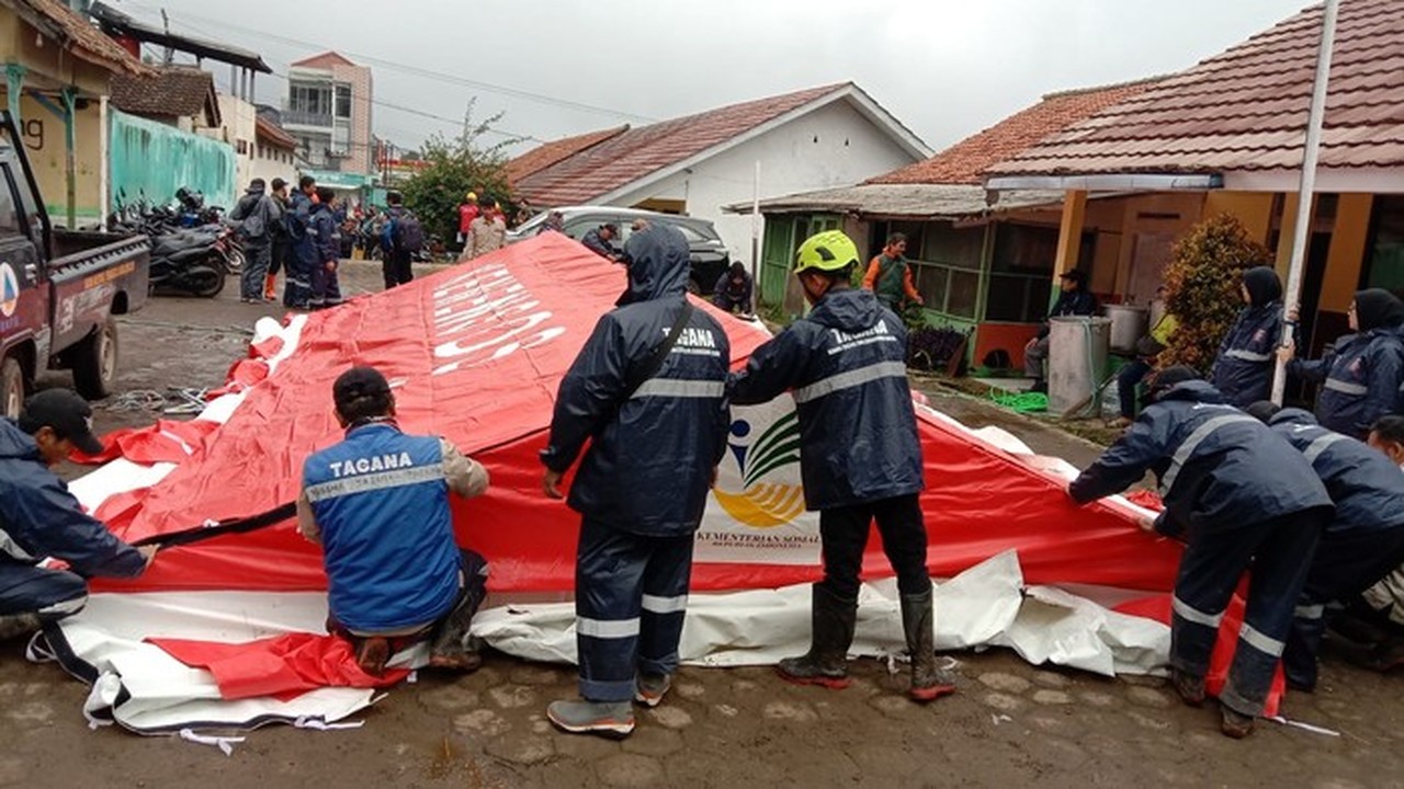 Kemensos Kirim Bantuan Logistik untuk Korban Longsor Maut di Bandung Barat