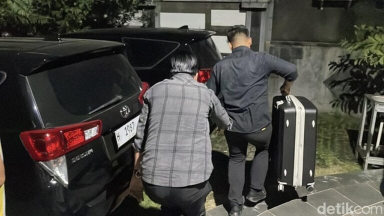 KPK Geledah Koperasi di Pati, Sita Lima Koper dan Satu Kardus Terkait Kasus Sudewo KPK Geledah Koperasi di Pati, Sita Lima Koper dan Satu Kardus Terkait Kasus Sudewo